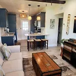 Bali Bungalow - Downtown Cocoa Beach