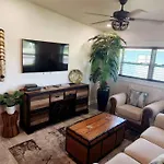 Bali Bungalow - Downtown Cocoa Beach