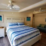 Bahamian Cottage - Heated Pool Walk To The Beach