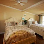 Bahamian Cottage - Heated Pool Walk To The Beach