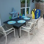 Bahamian Cottage - Heated Pool Walk To The Beach