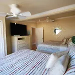 Bahamian Cottage - Heated Pool Walk To The Beach