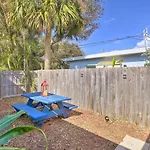 Cute And Cozy Florida Duplex Walk To Beaches!