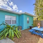 Cute And Cozy Florida Duplex Walk To Beaches!