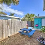 Cute And Cozy Florida Duplex Walk To Beaches!