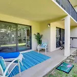 Cocoa Beach Condo With Community Pool And Hot Tub!
