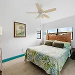 Uptown Cottage - Walk To The Beach And Restaurants
