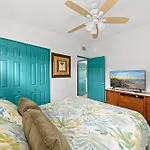 Uptown Cottage - Walk To The Beach And Restaurants