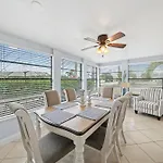 Downtown Cottage - Walk To The Beach & Restaurants