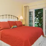 Beach Place Guesthouses
