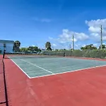 Cute Cocoa Beach Condo With Pool And Beach Access!