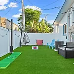 The Shark Tank Cocoa Beach - Coastal Modern, Downtown, 5-Min Walk To Beach, Shops & Bars