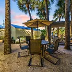 Wonderful Place Wprivate Patio Next To The Beach
