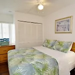 Unit 112 Courtyard Condo In Oceanfront Complex