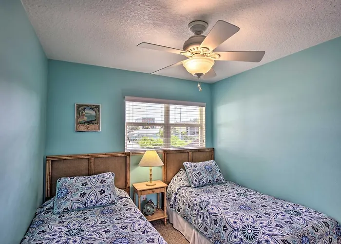Sunny Cocoa Beach Escape With Bikes, Walk To Beach