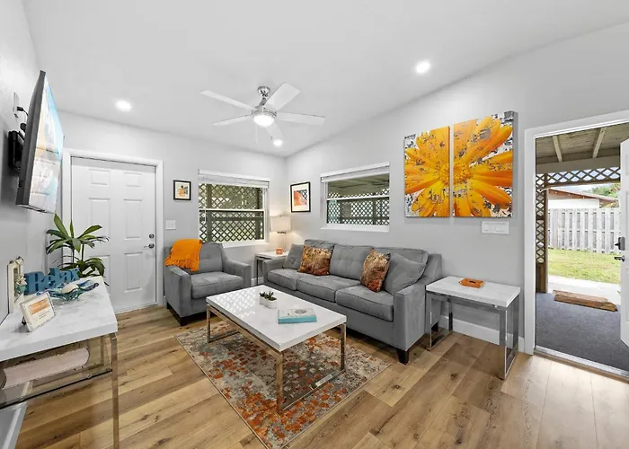 Midtown Cottage - In The Heart Of Cocoa Beach