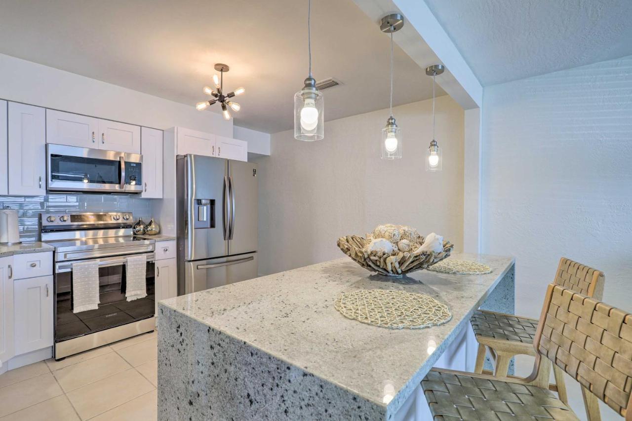 Walkable Florida Duplex 2 Blocks To Cocoa Beach! Apartment Cocoa Beach