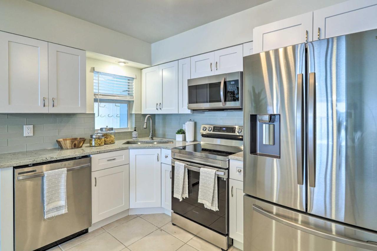 Walkable Florida Duplex 2 Blocks To Cocoa Beach! Apartment *