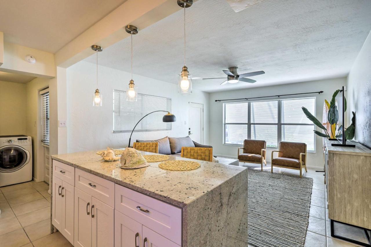 Holiday home Cute And Cozy Florida Duplex Walk To Beaches!