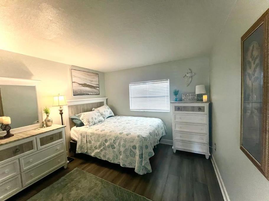 Sparkling 2bed 1bath - Unit 214 *