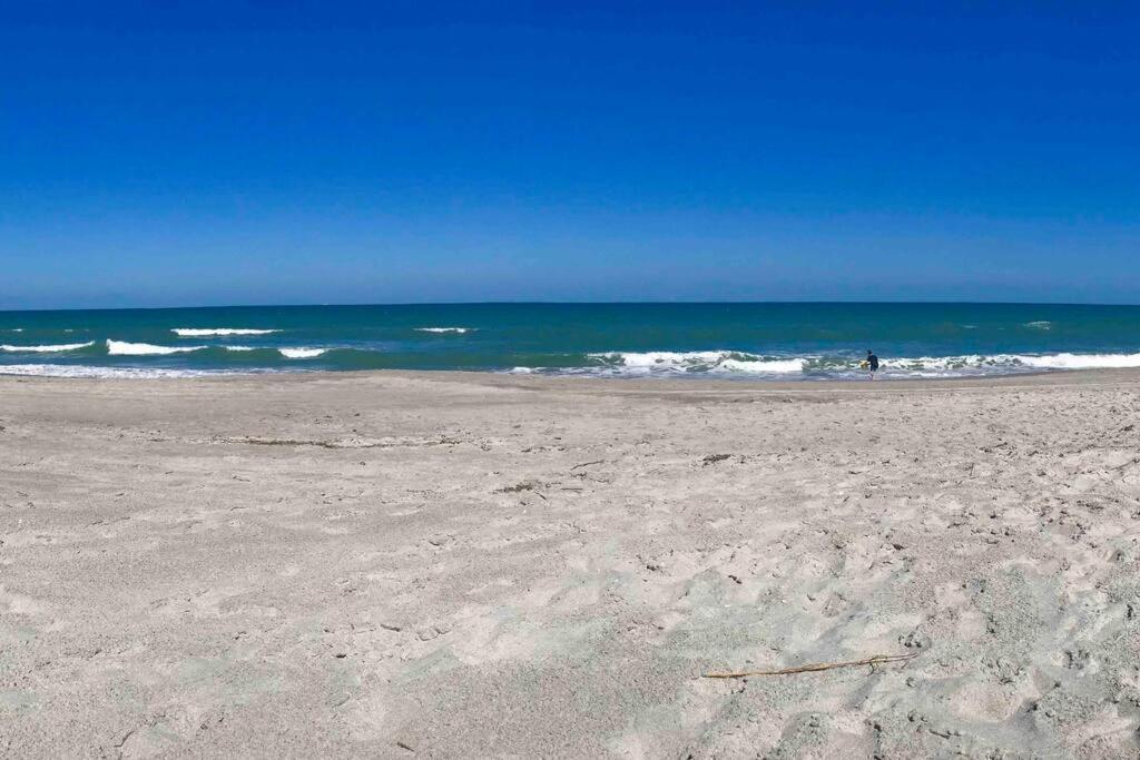 Sparkling 2bed 1bath - Unit 214 * Cocoa Beach