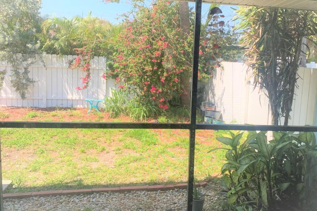 Bright And Beachy 2bed 1bath - Unit 210