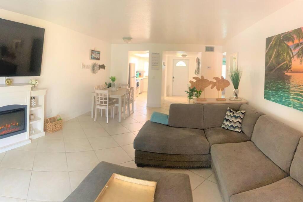 Holiday home Bright And Beachy 2bed 1bath - Unit 210 Cocoa Beach