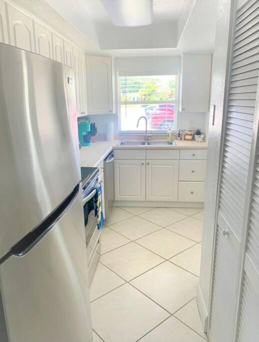 Bright And Beachy 2bed 1bath - Unit 210 Holiday home Cocoa Beach
