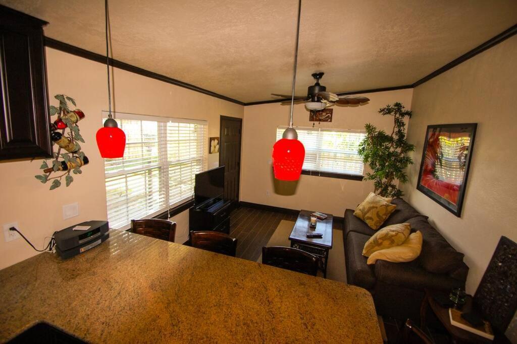 Apartment Tahitian - Heated Pool Walk To The *