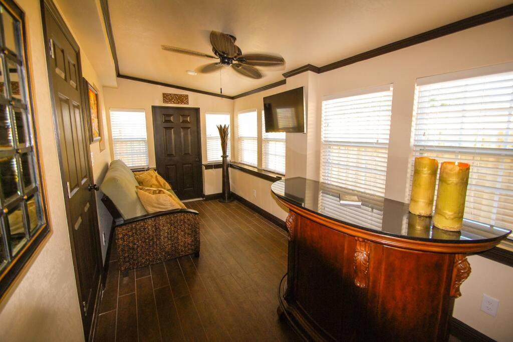 Apartment Tahitian - Heated Pool Walk To The *