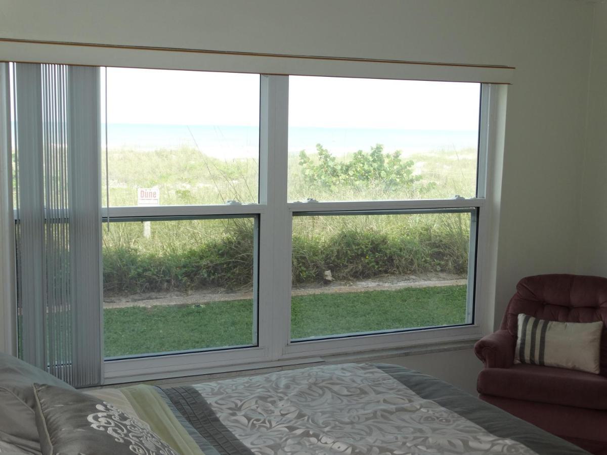 Spanish Main Unit 4- Direct Oceanfront Condo! Holiday home Cocoa Beach