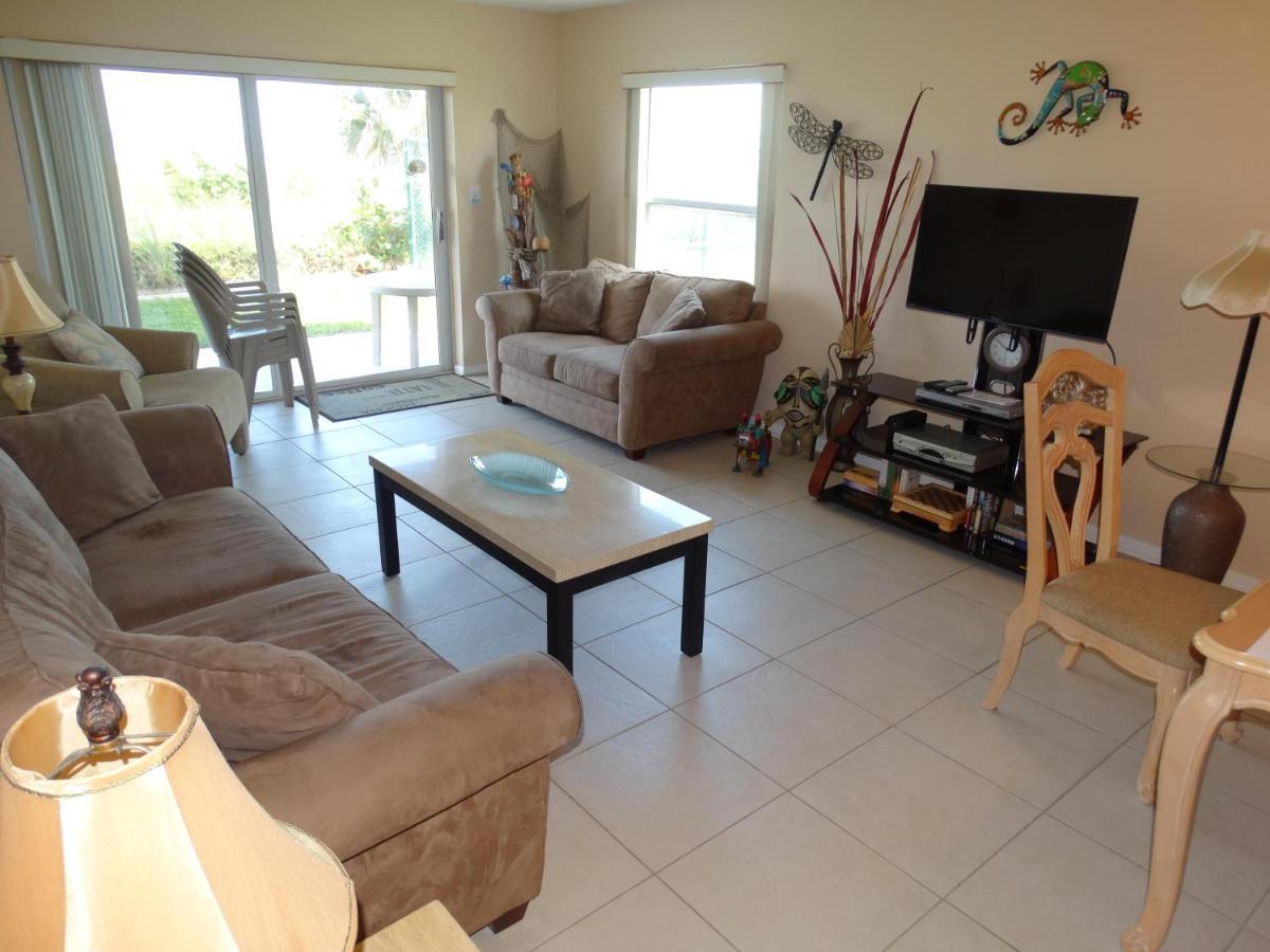 Spanish Main Unit 4- Direct Oceanfront Condo! Holiday home Cocoa Beach