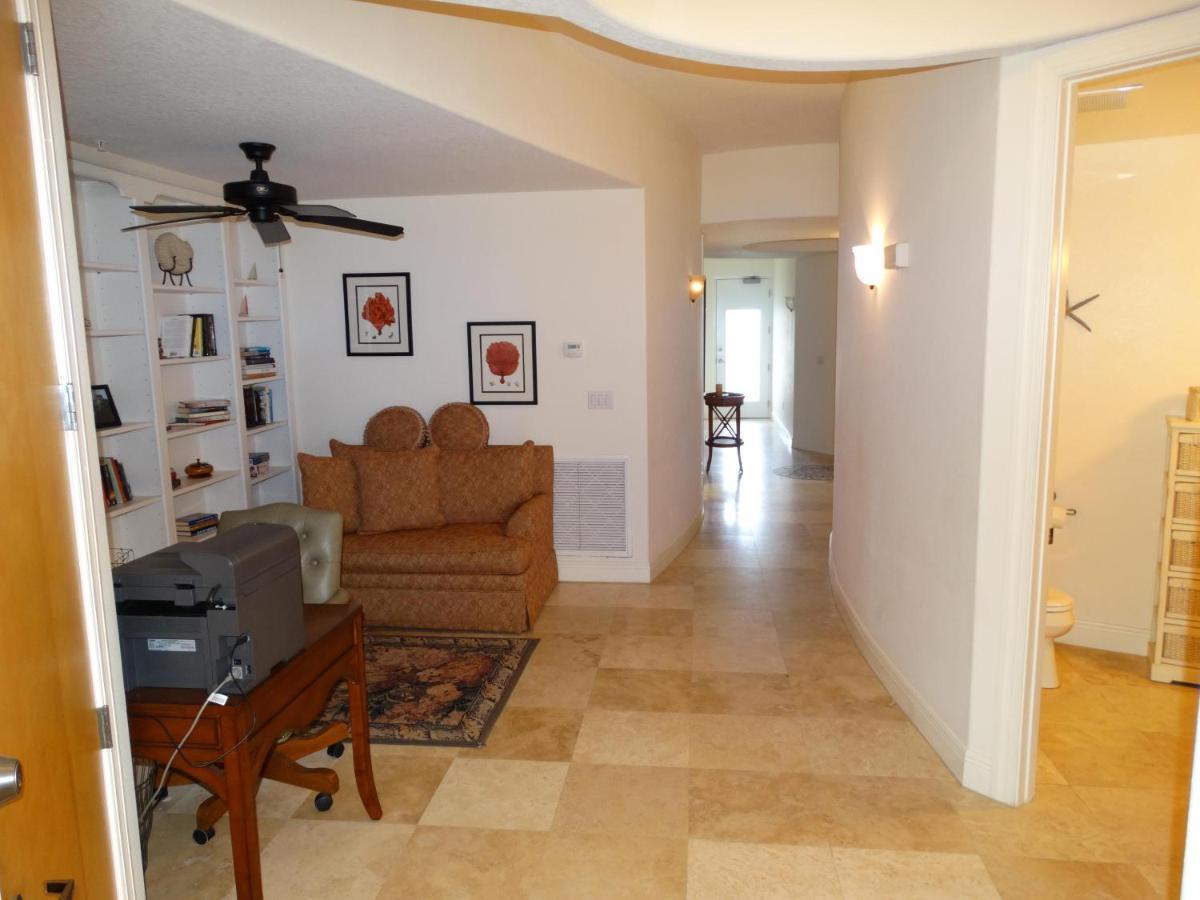 Holiday home 3800 Ocean Blvd Luxury 501- Direct Oceanfront Condo!