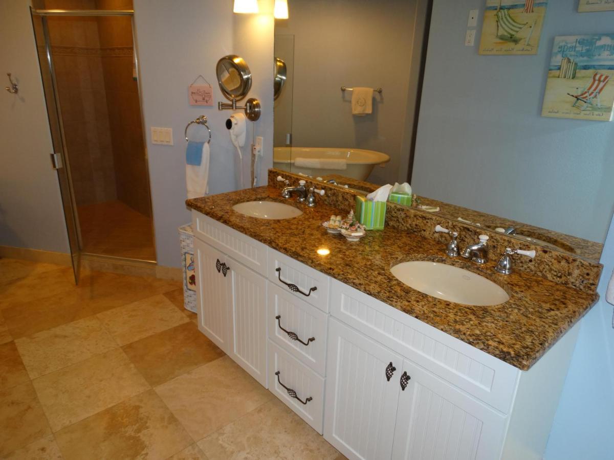 Holiday home 3800 Ocean Blvd Luxury 501- Direct Oceanfront Condo! *