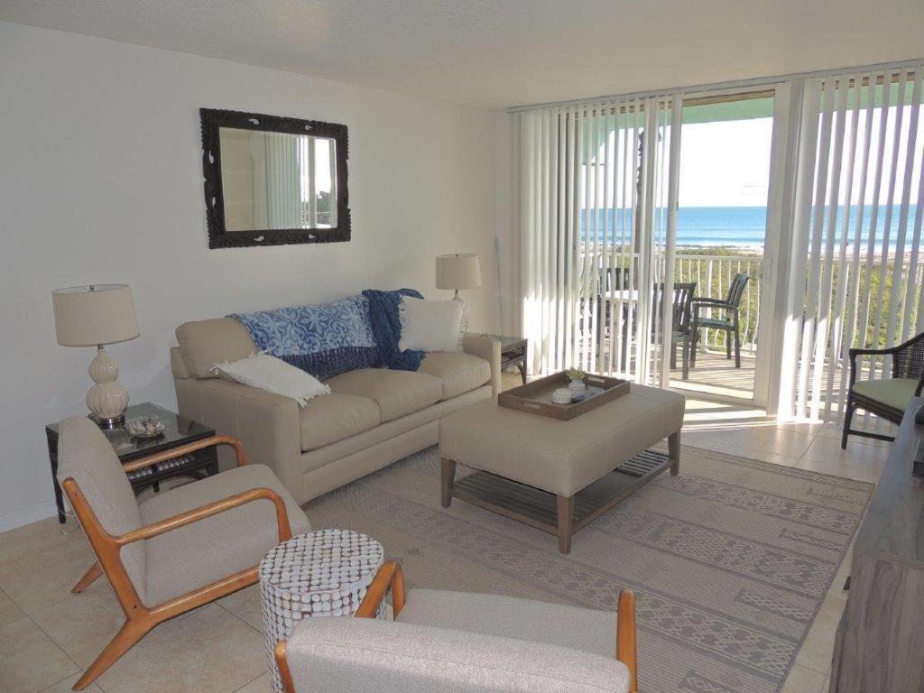 Holiday home Renovated, Ocean Unit 201- Direct Oceanfront Condo!
