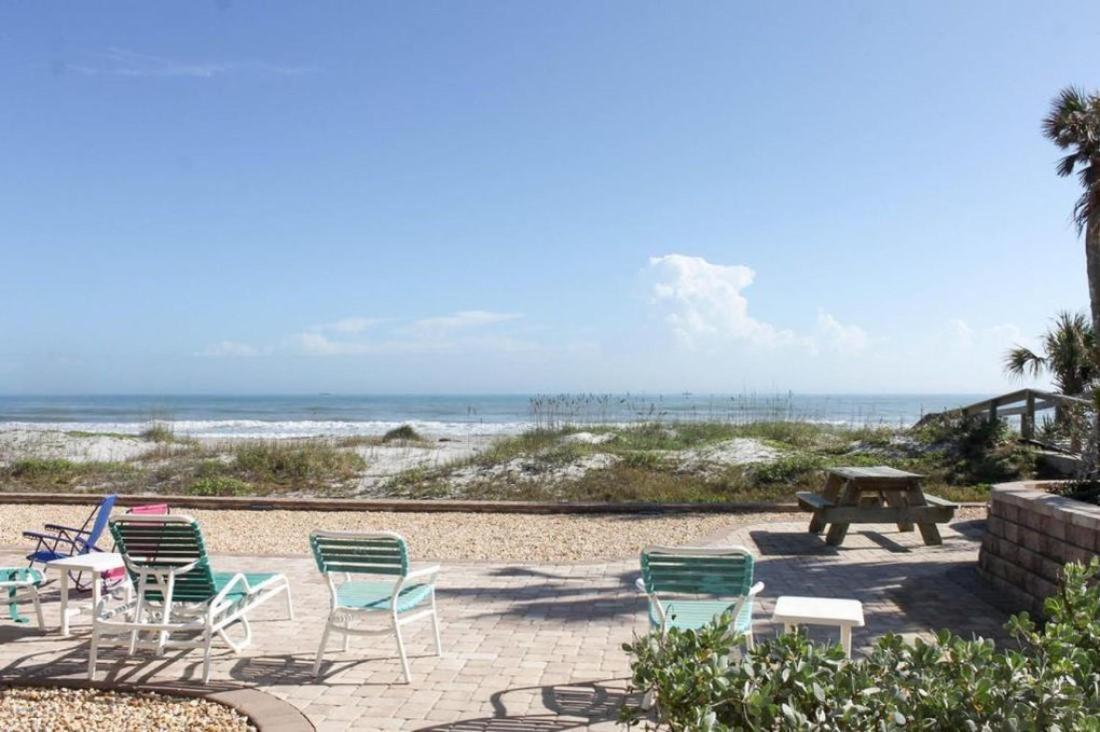 Ocean Unit 302- Direct Oceanfront Condo! Holiday home
