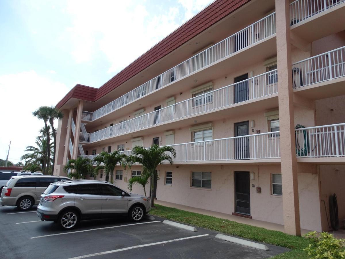 Spanish Main Unit 4- Direct Oceanfront Condo! Holiday home