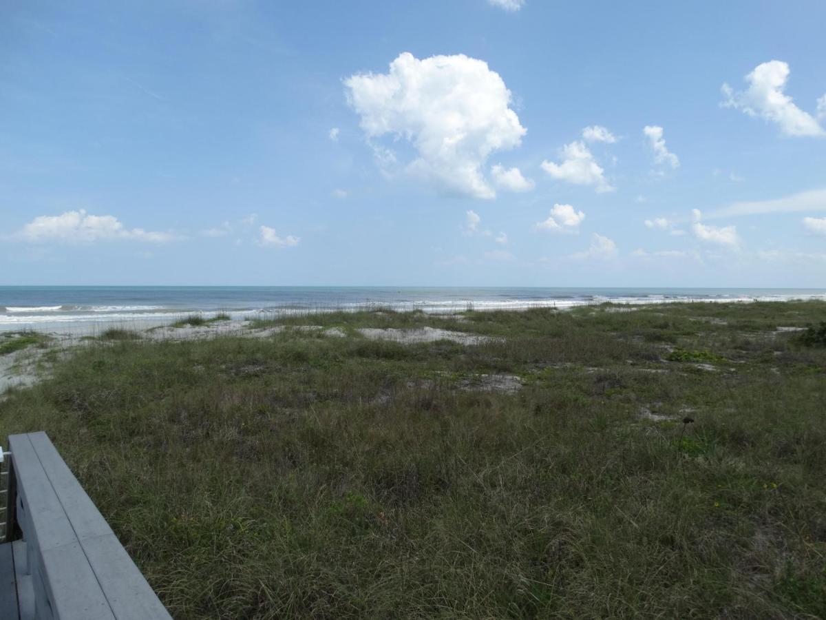 Spanish Main Unit 4- Direct Oceanfront Condo! Holiday home Cocoa Beach