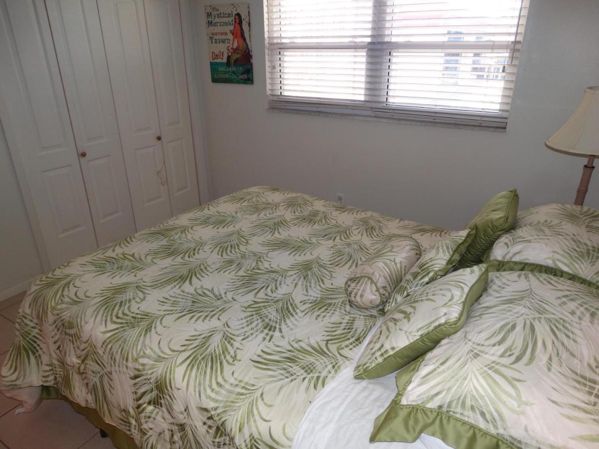 Spanish Main Unit 4- Direct Oceanfront Condo! Holiday home Cocoa Beach