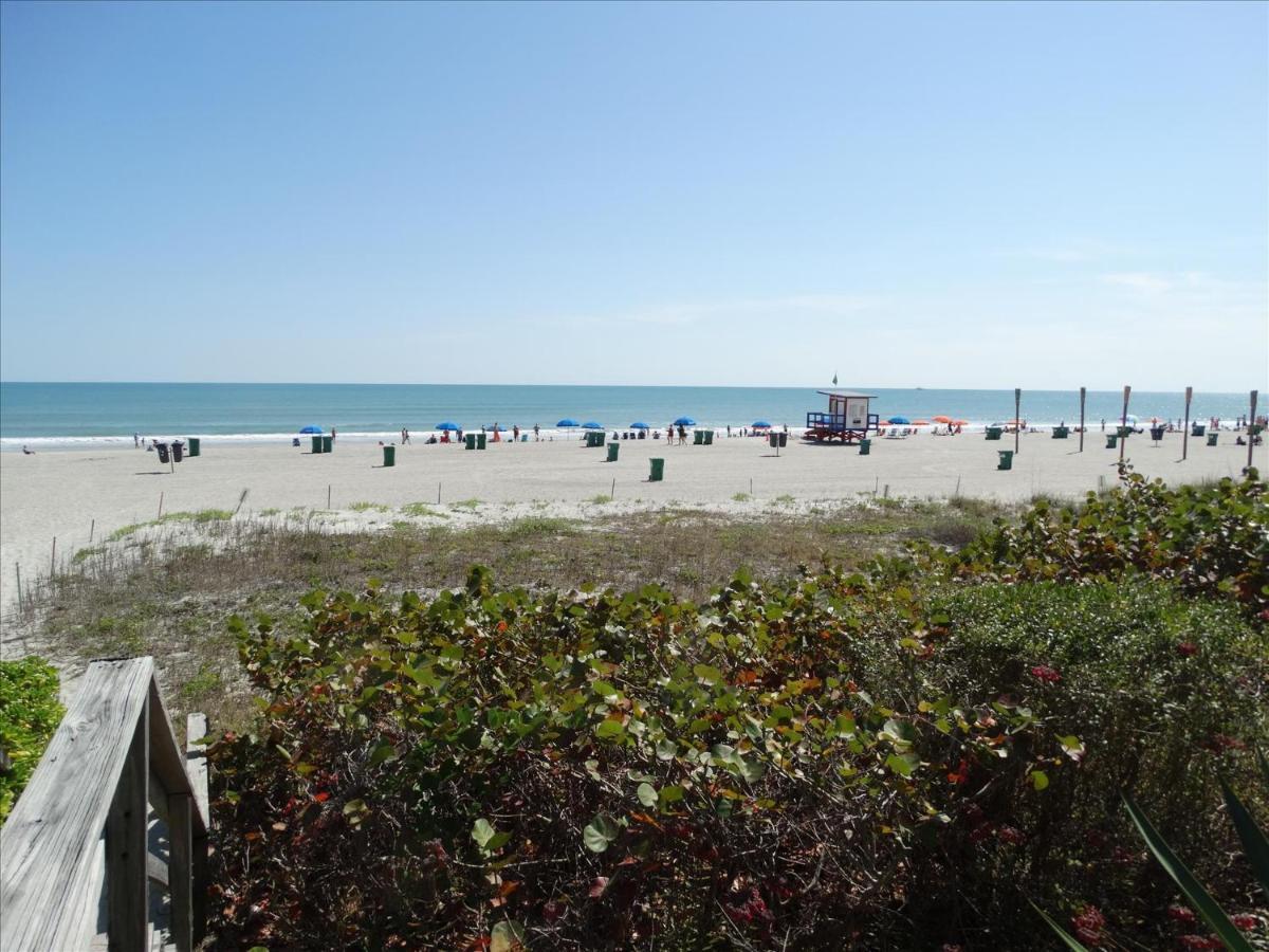 Holiday home Boardwalk 201- Direct Oceanfront Condo!