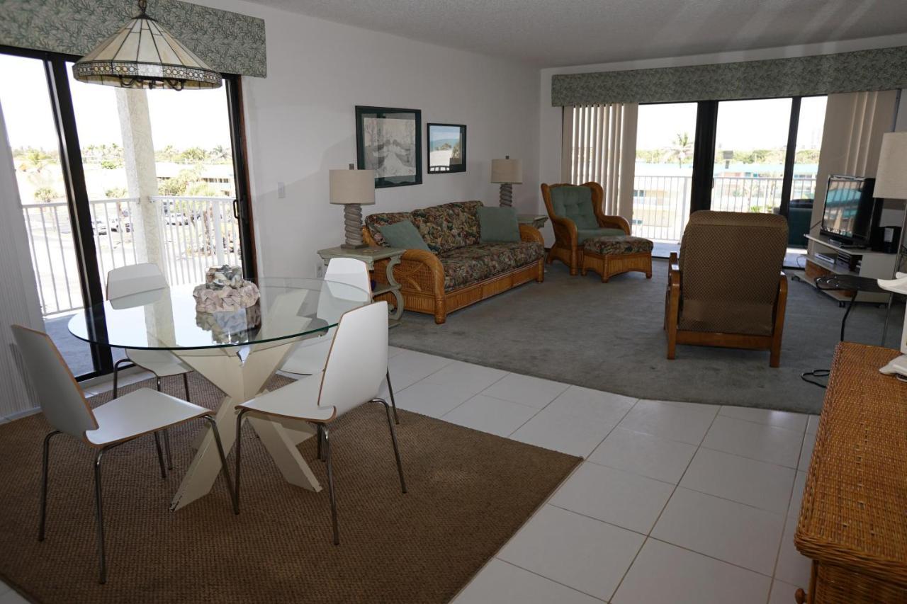 Sandcastles 400 Ocean & Rocket Launch Views, Massive Corner Unit Holiday home Cocoa Beach