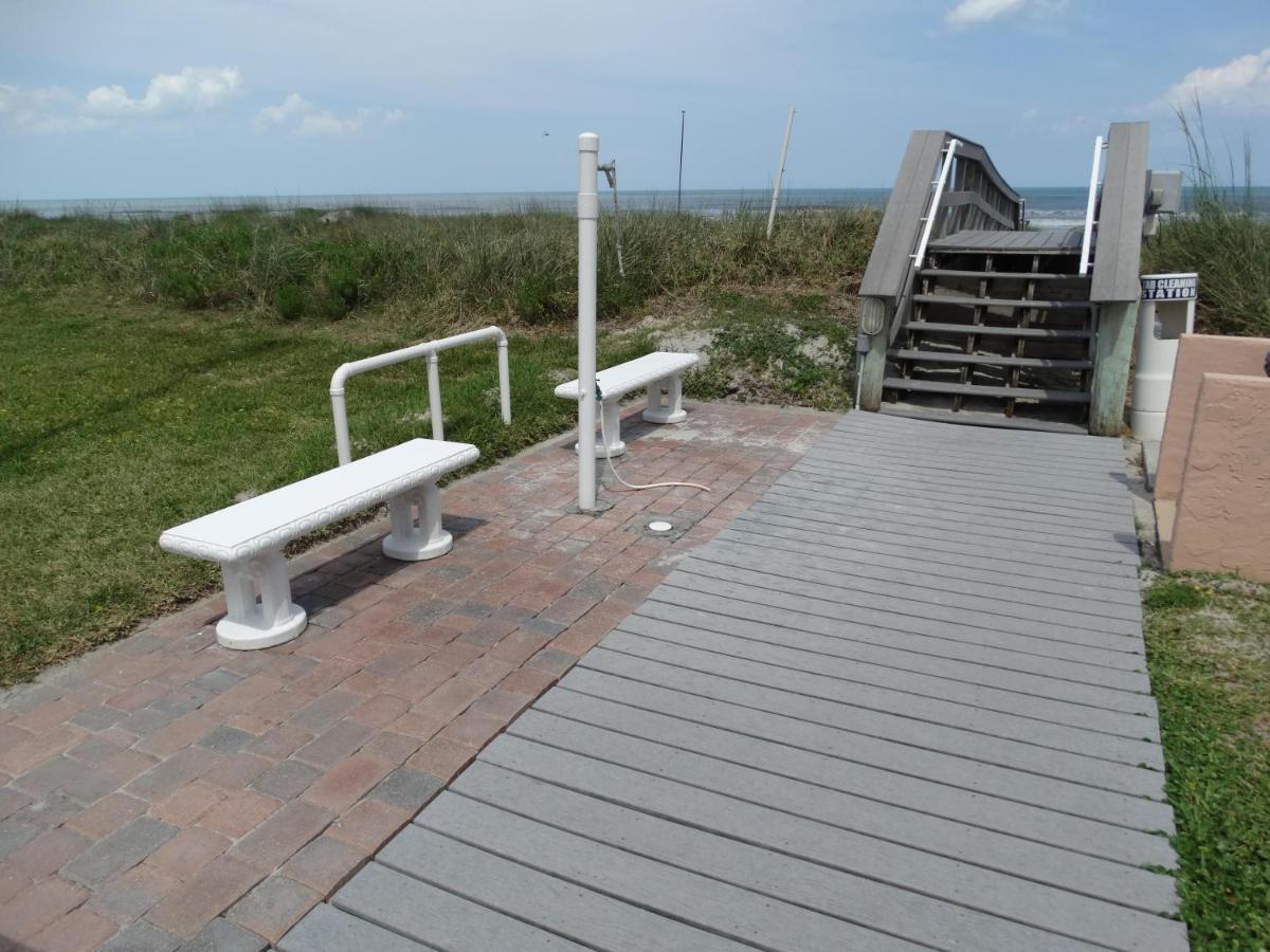 Spanish Main Unit 4- Direct Oceanfront Condo! Holiday home