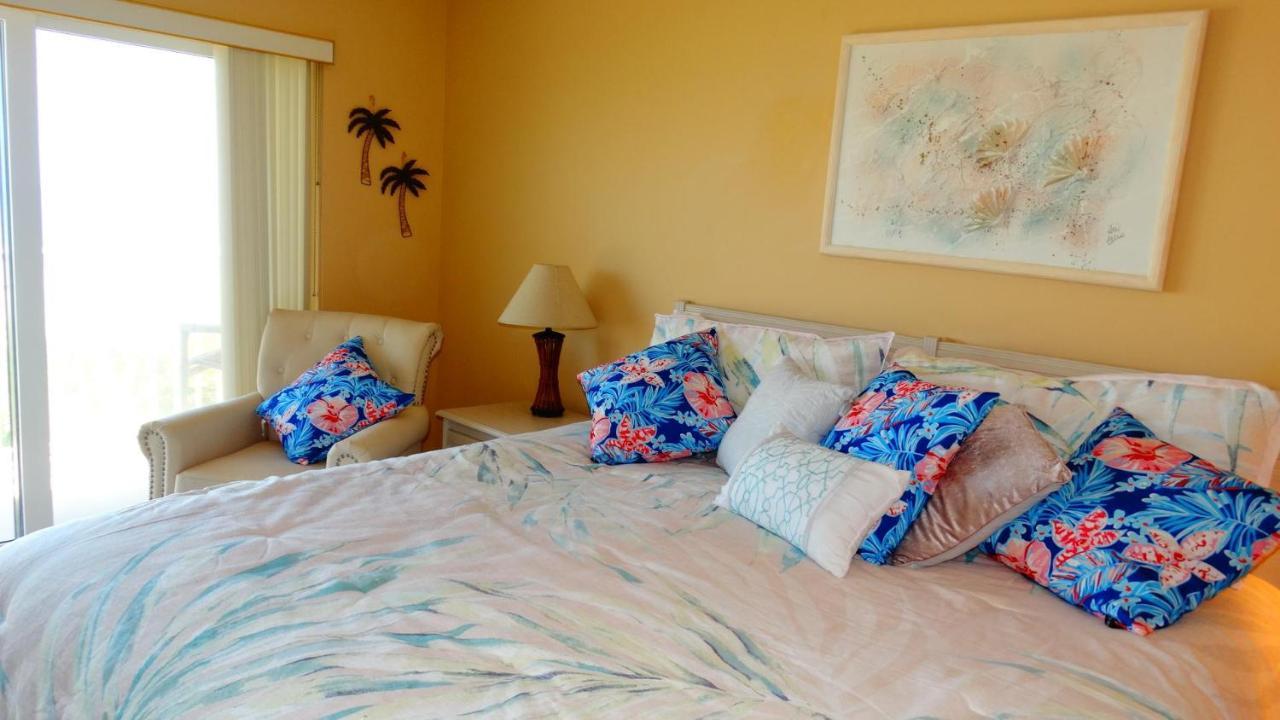 Boardwalk 201- Direct Oceanfront Condo! Holiday home