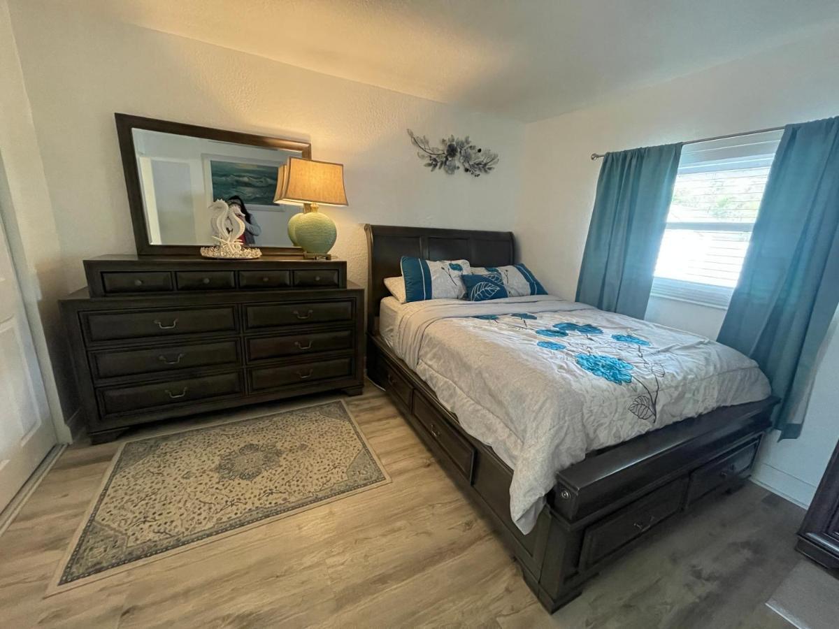 Bright And Beachy 2bed 1bath - Unit 210 *