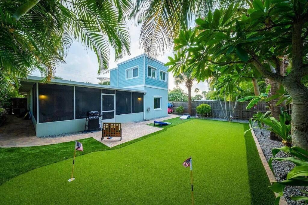 Holiday home House W/putting Green/game Rm/rooftop Deck *
