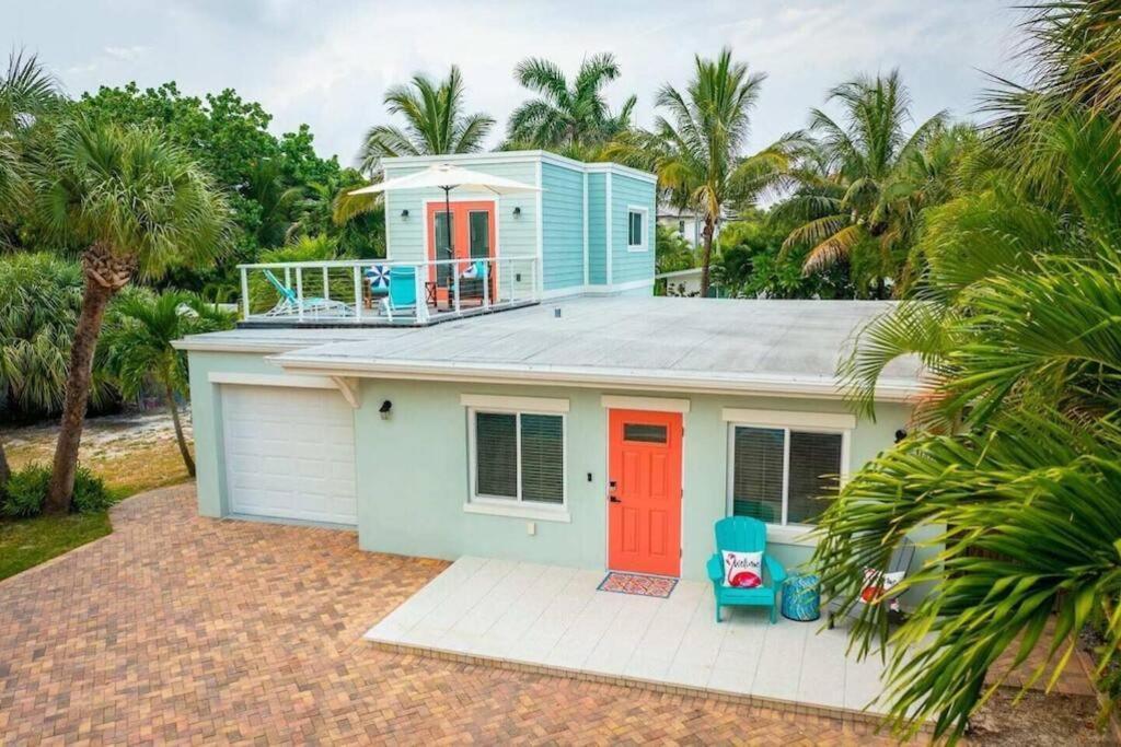 Holiday home House W/putting Green/game Rm/rooftop Deck *