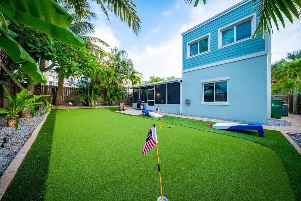 Holiday home House W/putting Green/game Rm/rooftop Deck *