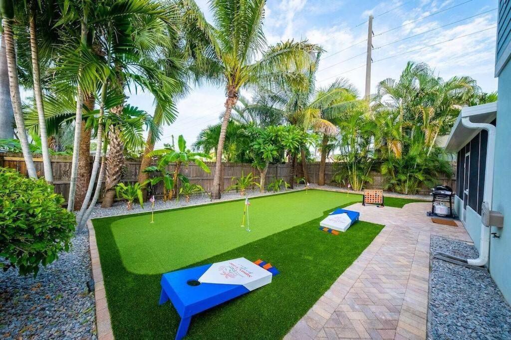 House W/putting Green/game Rm/rooftop Deck *