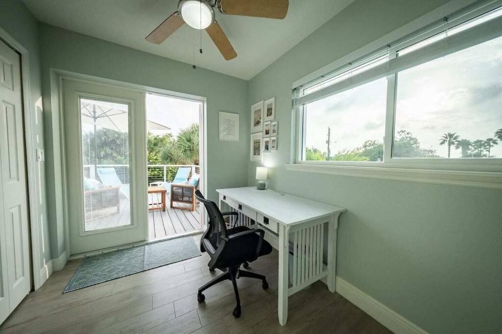 House W/putting Green/game Rm/rooftop Deck Holiday home *