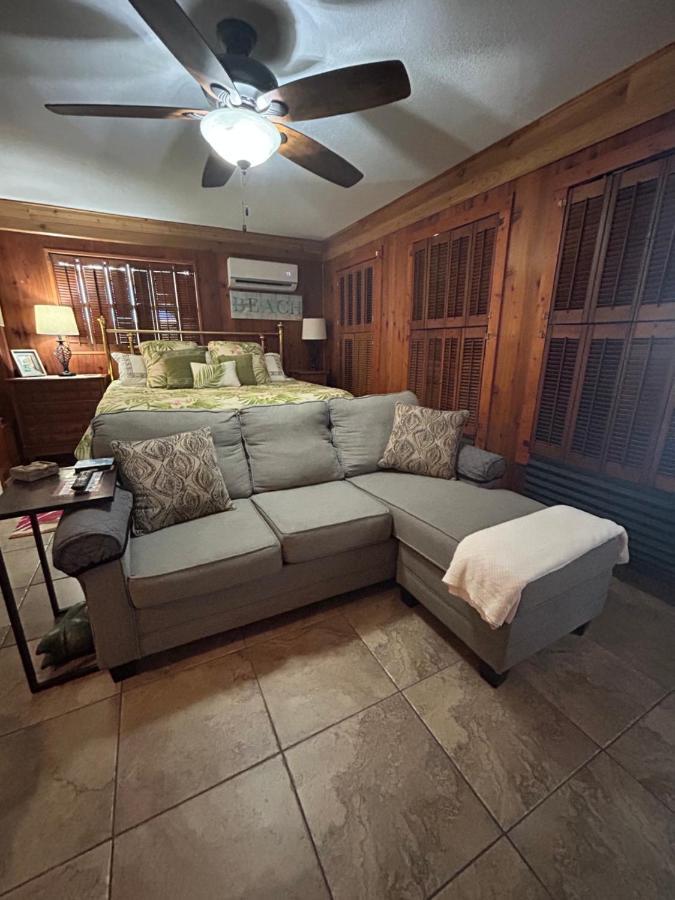 Ocean Breeze Bungalow Guest house Cocoa Beach